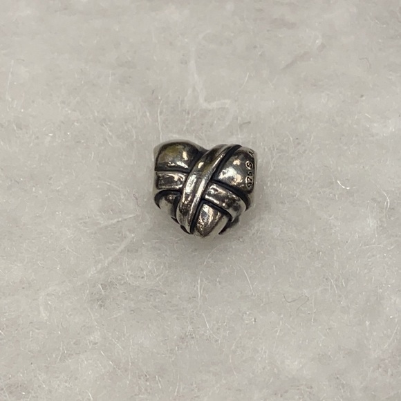 Trollbeads heart bow bead - Picture 3 of 4